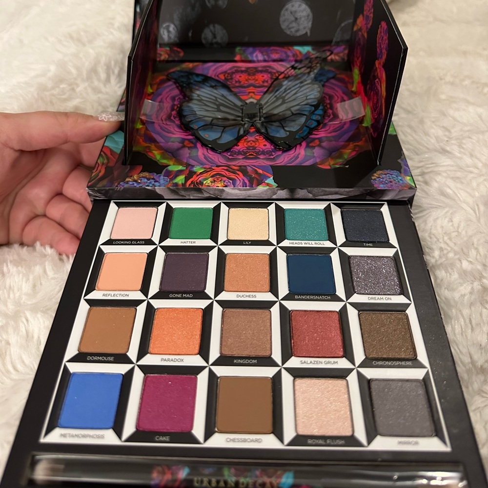 Urban Decay Alice through the looking glass eyeshadow palette